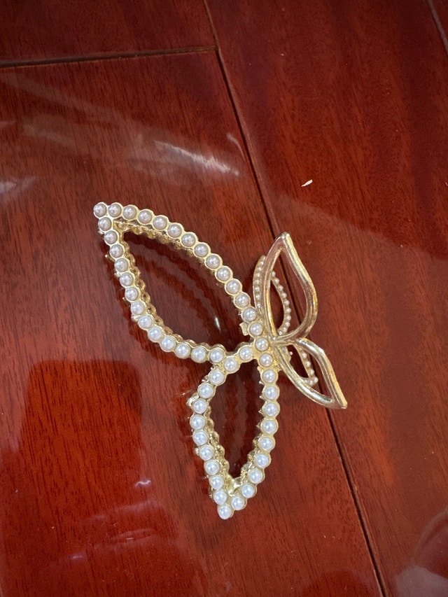 Pearl Butterfly Hair Claw