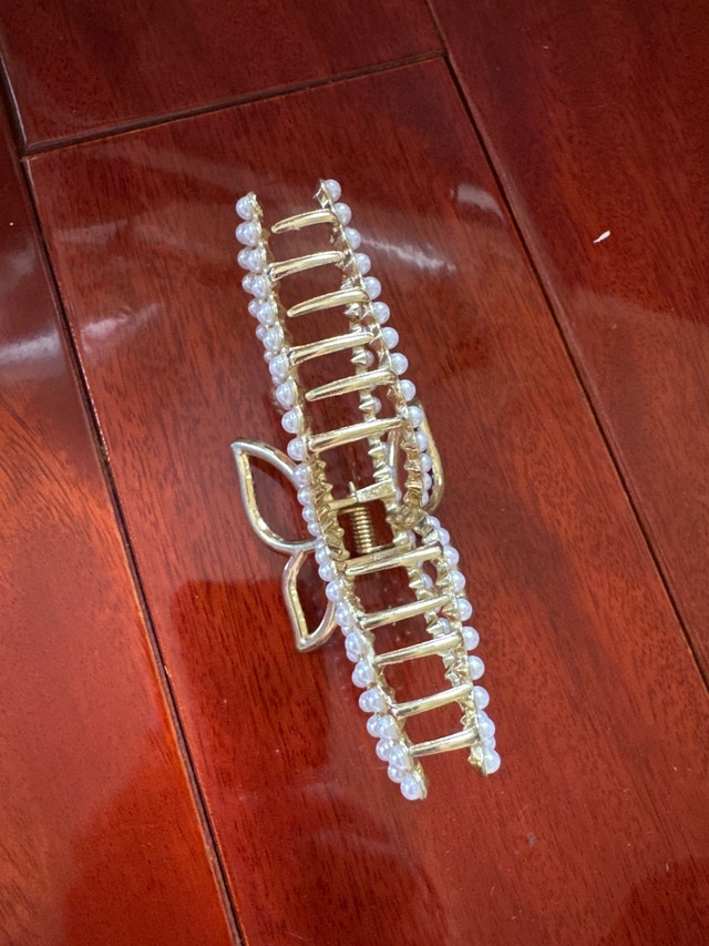 Pearl Butterfly Hair Claw - photo 2