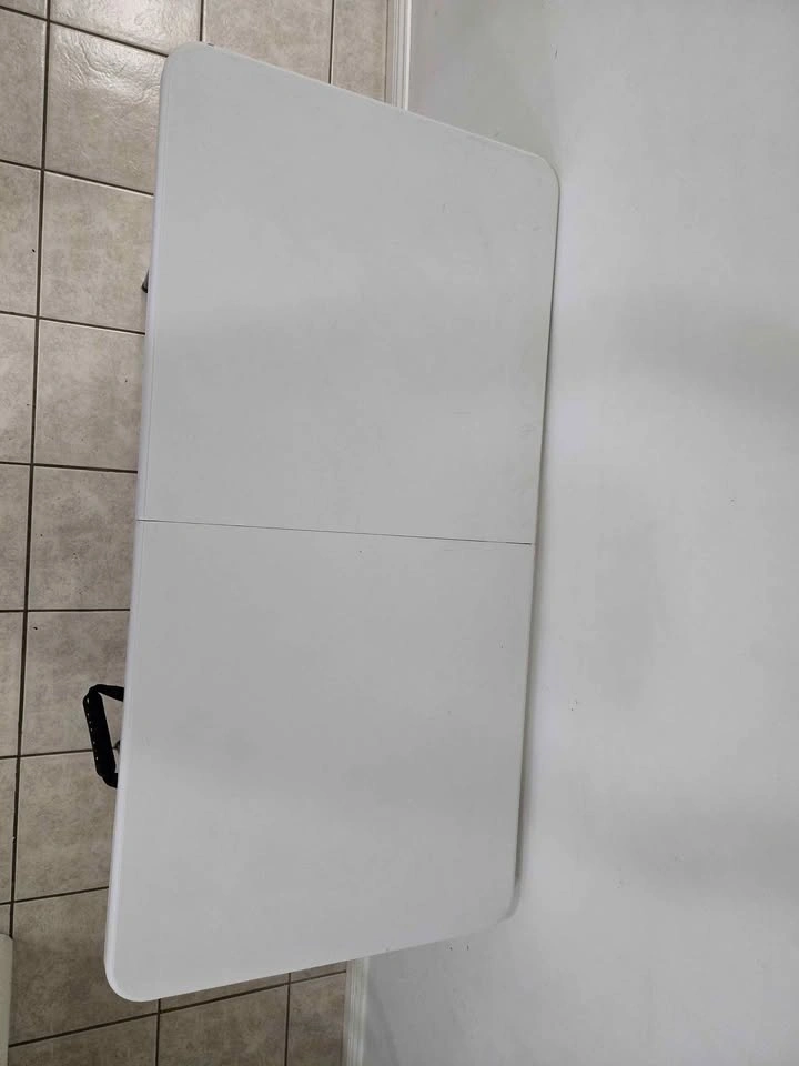 Foldable table with handle - photo 3