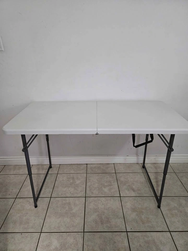Foldable table with handle - photo 5