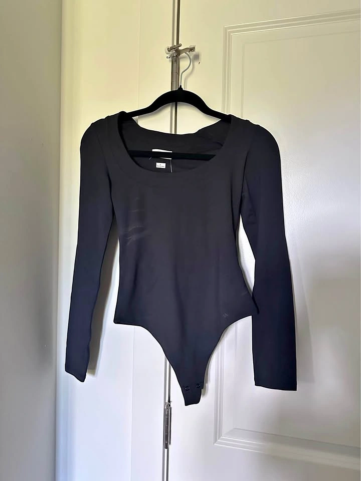 Aritzia Black Long Sleeve Scoop Neck Bodysuit – Never Worn
