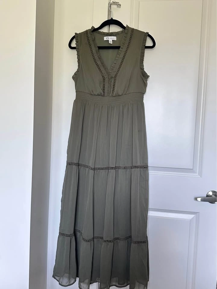 Brand new & never worn dress available in sizes S, M & L - photo 2