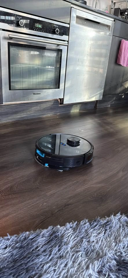 Laresar Robot Vacuum and Mop with Self-Emptying Base - photo 2