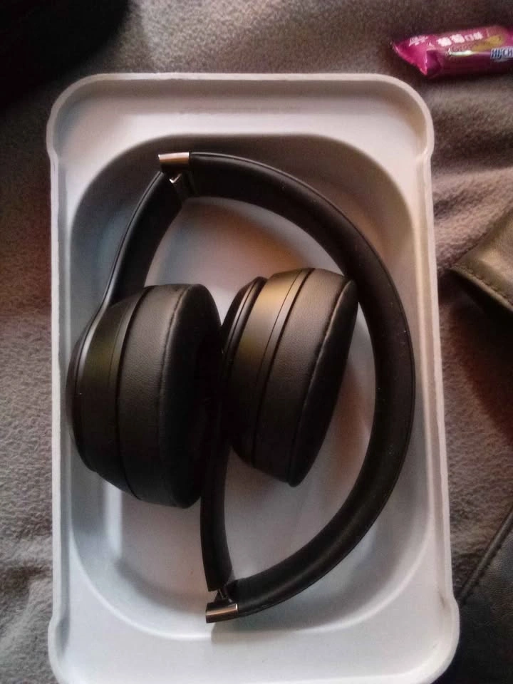 Beats Solo 4 Wireless Bluetooth On-Ear Headphones (AppleCare) - photo 2
