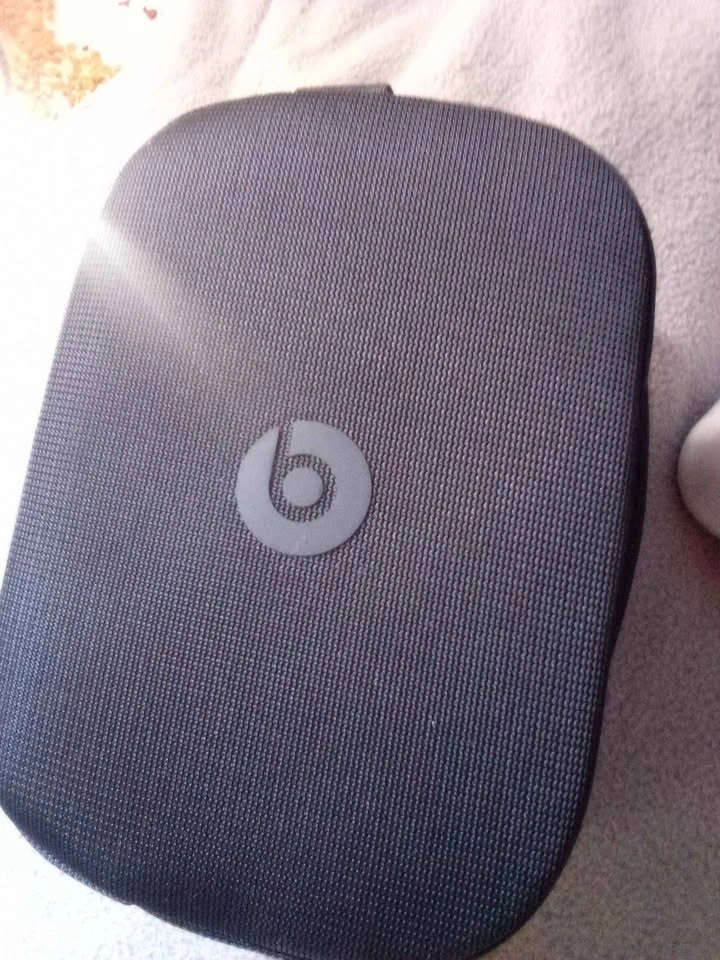 Beats Solo 4 Wireless Bluetooth On-Ear Headphones (AppleCare) - photo 4
