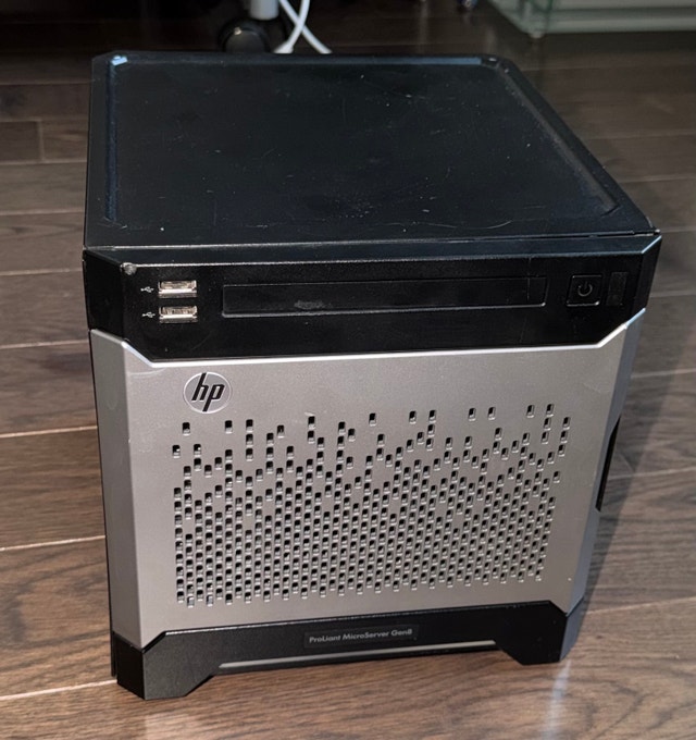 HP ProLiant MicroServer Gen 8 Xeon NAS