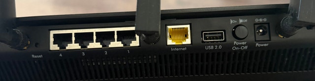 Netgear Nighthawk R7000 WiFi Router - photo 2