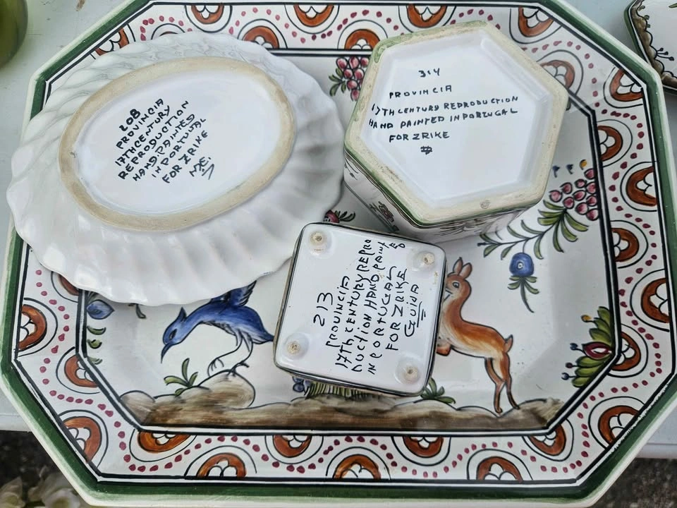 A hand-painted Portuguese ceramic decorative platter/tray - photo 2