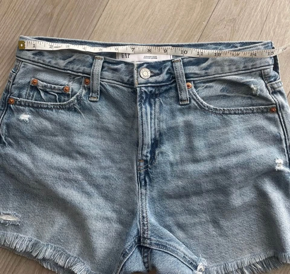 NWOT GAP 4" Mid Rise UltraSoft Relaxed Cutoff Denim shorts - photo 5