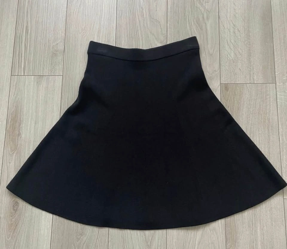 Club Monaco Milano Knit skirt, black, S, excellent condition - photo 2