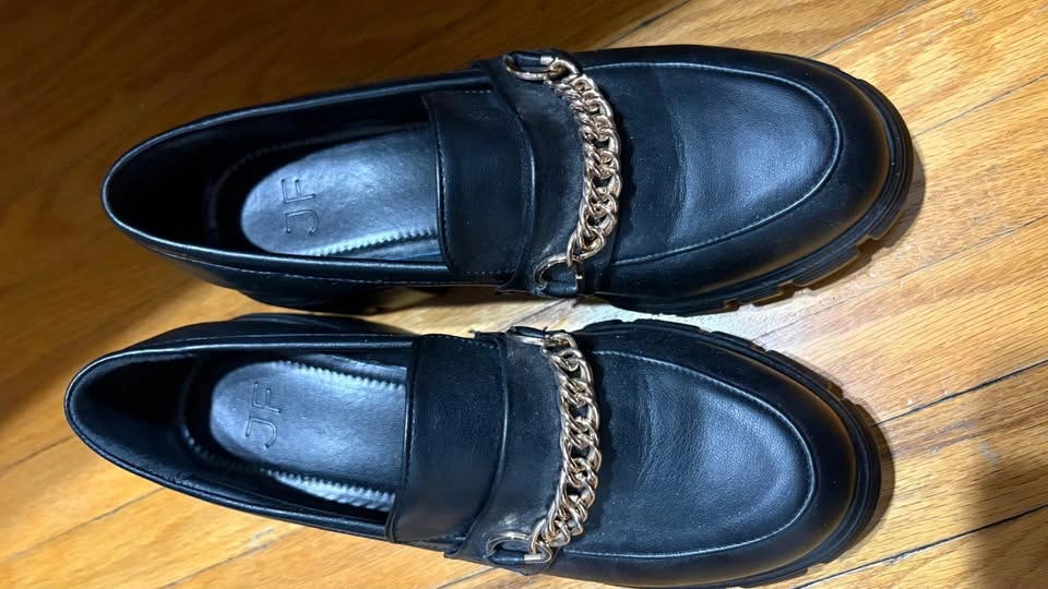 CLOSET CLEANOUT!! Shoes ✨ ($10 per pair) - photo 3