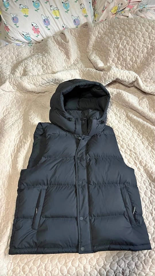 Aritzia Super Puff Vest