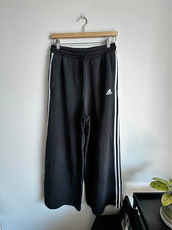 Adidas sweatpants - size S