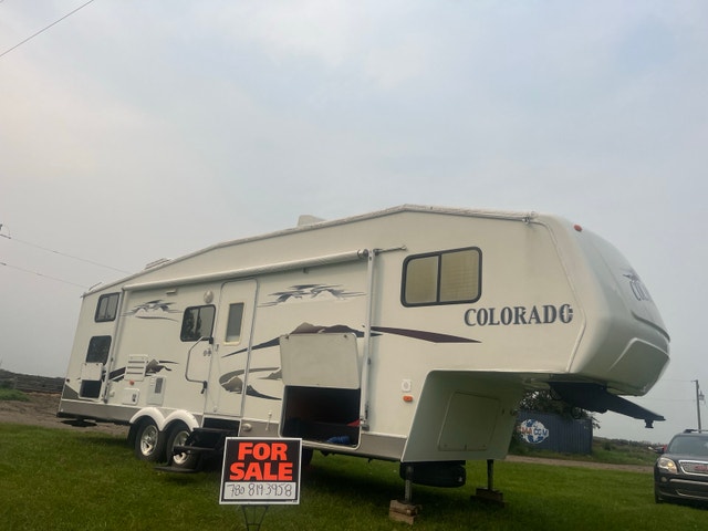 Dutchmen Colorado (Four Seasons) Fifth Wheel Trailer