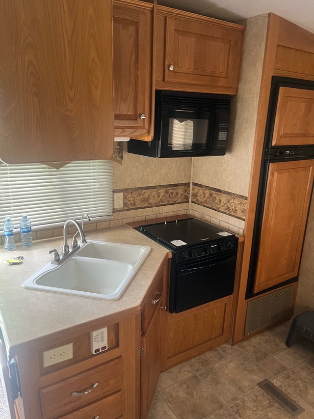 Dutchmen Colorado (Four Seasons) Fifth Wheel Trailer - photo 3