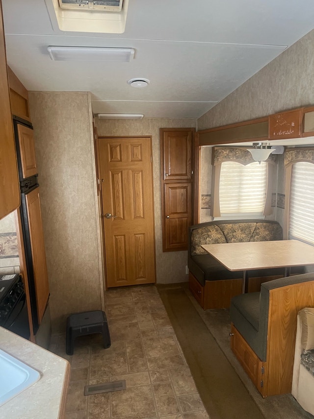Dutchmen Colorado (Four Seasons) Fifth Wheel Trailer - photo 4