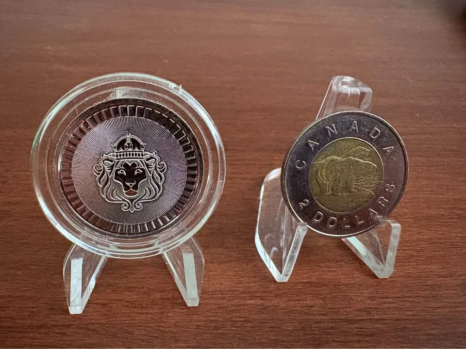 1/2 oz .999 pure/fine silver Scottsdale Mint round image indicator(2)