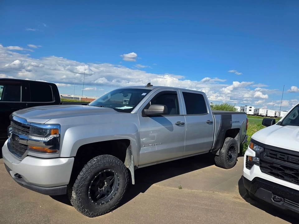 2018 Chevrolet Silverado 1500 Crew Cab - photo 2