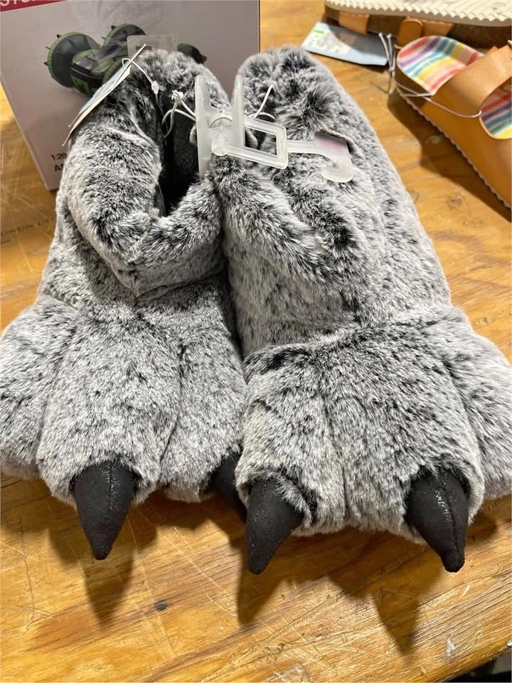 New Cat & Jack Boys' Ferdinand Dinosaur Claw Slippers