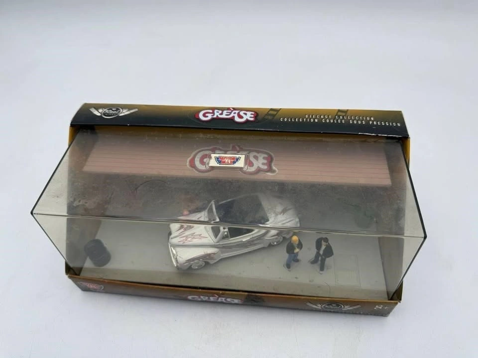 Grease 1948 Ford Deluxe Garage Diorama 1:43 - photo 4