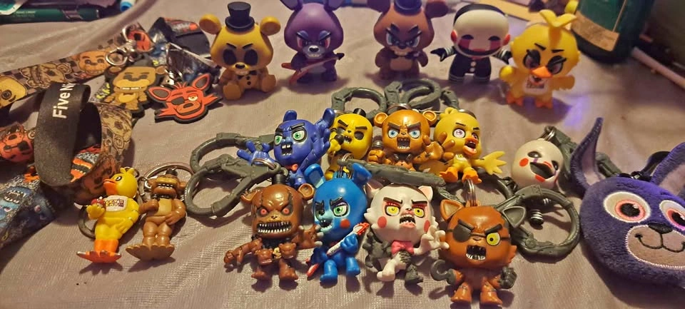 FIVE NIGHTS AT FREDDY'S KEYCHAINS
