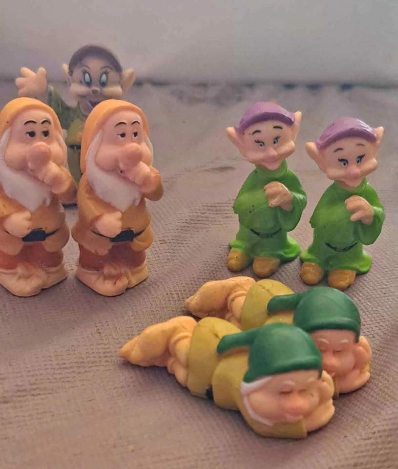 VINTAGE Disney Snow White figures