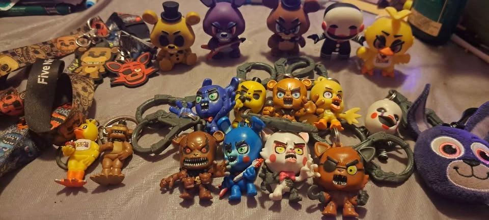 FIVE NIGHTS AT FREDDY'S COLLECTABLES - photo 4