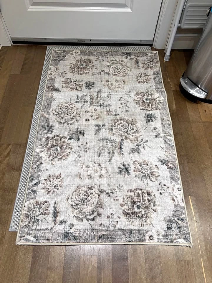 Washable area rug