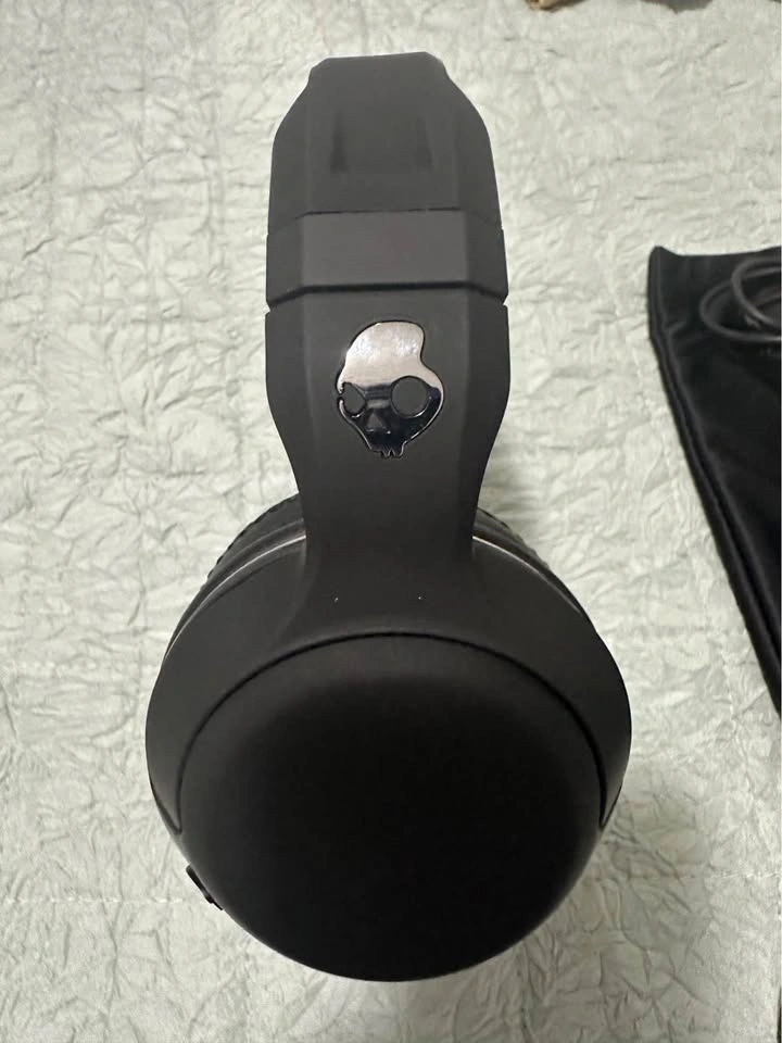 Brand new Skullcandy headphones with case, aux, and charger - photo 2