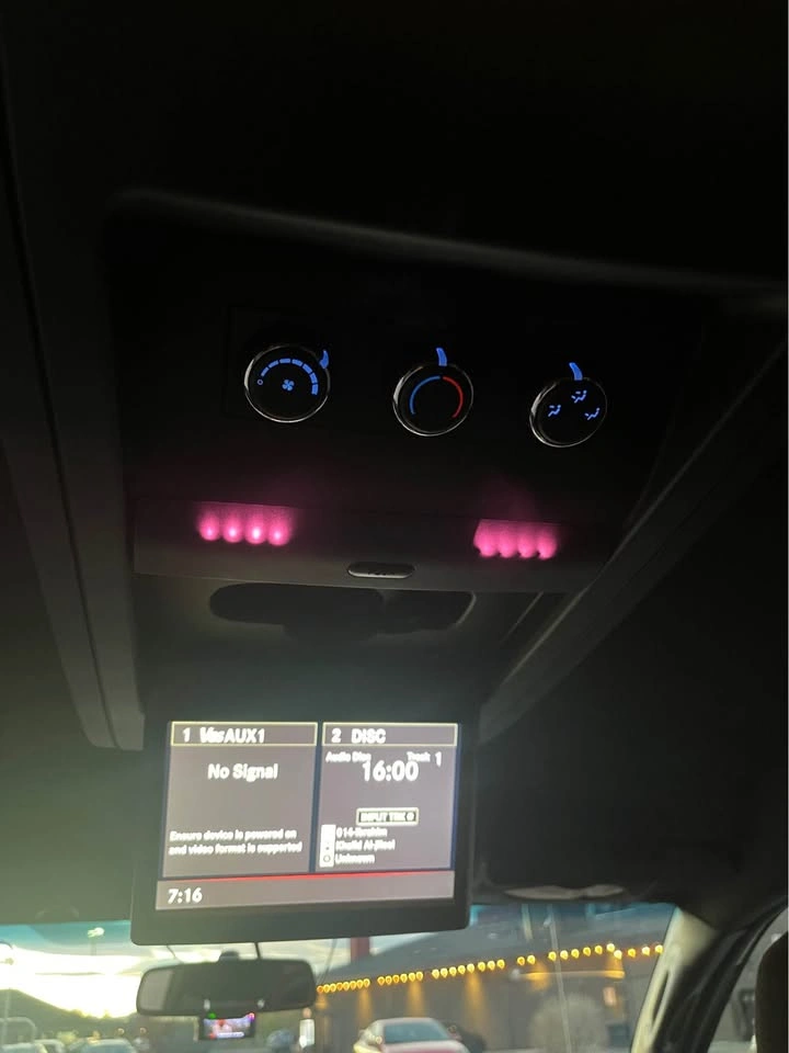 2014 Dodge Caravan SXT (Low mileage) - photo 4