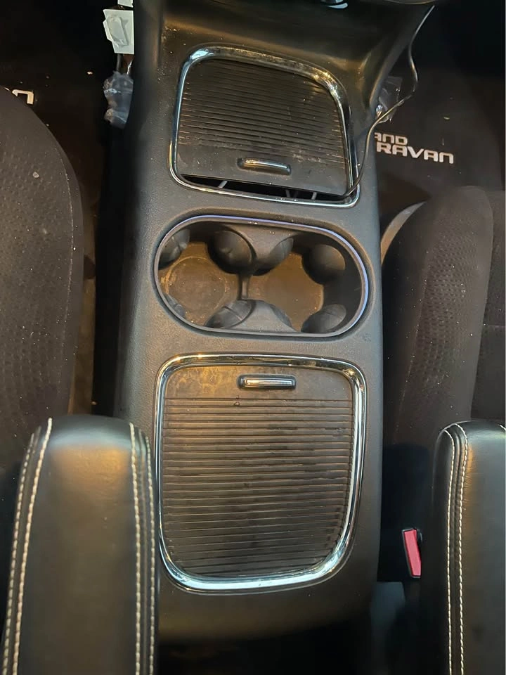 2014 Dodge Caravan SXT (Low mileage) - photo 5
