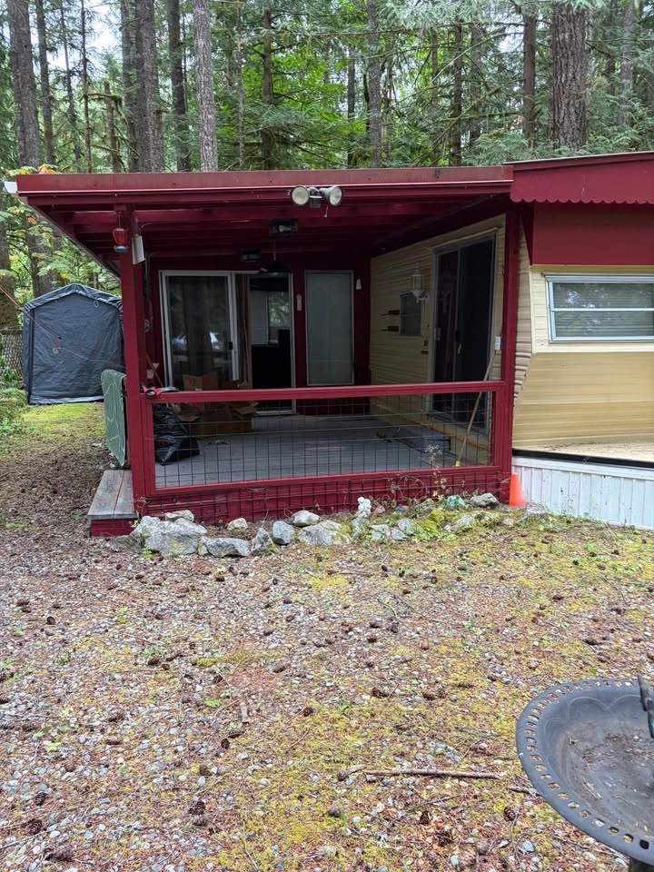 Vintage Mobile Home with Covered Deck - photo 2