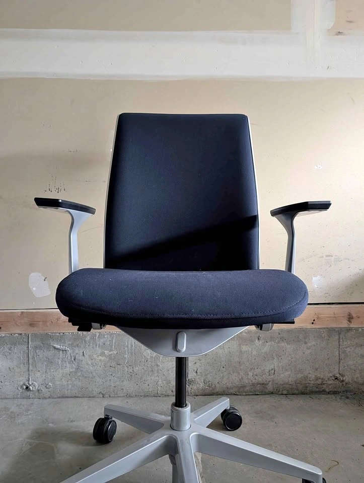 Steelcase Think V2 Office Chair