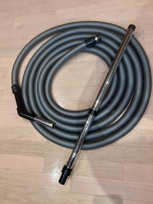 30 ft Central vacuum hose with stainless steel wand