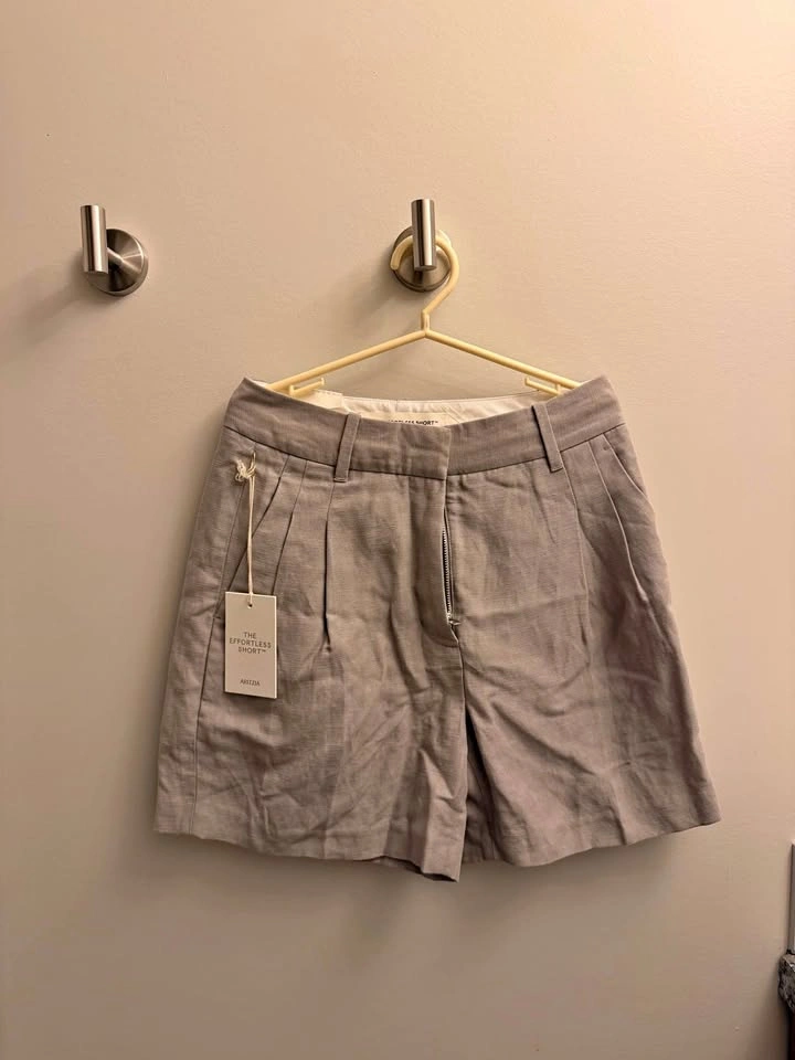 Aritzia Effortless Shorts BNWT