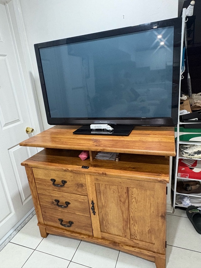 Wooden TV Stand + Panasonic LCD TV