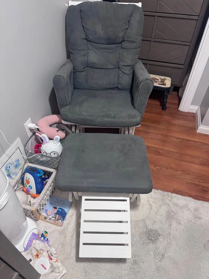 Graco Sterling Semi-Upholstered Glider and Nursing Ottoman - photo 2