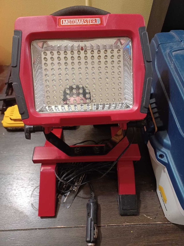MotoMaster 120-LED Work Light