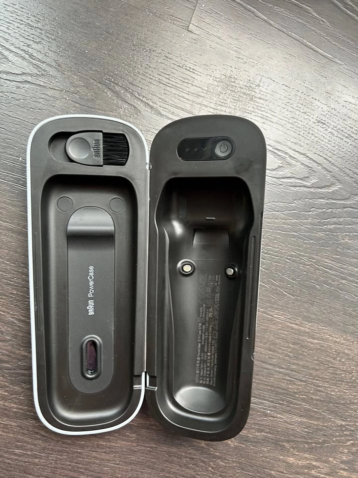 Braun Series 8 Wet & Dry Shaver + PowerCase & Accessories - photo 2