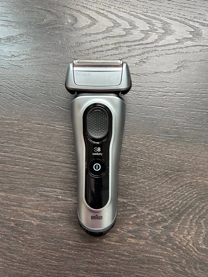 Braun Series 8 Wet & Dry Shaver + PowerCase & Accessories - photo 4