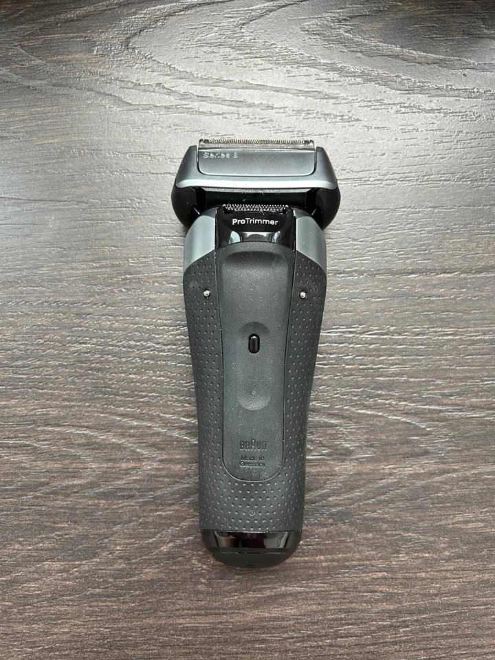 Braun Series 8 Wet & Dry Shaver + PowerCase & Accessories - photo 5