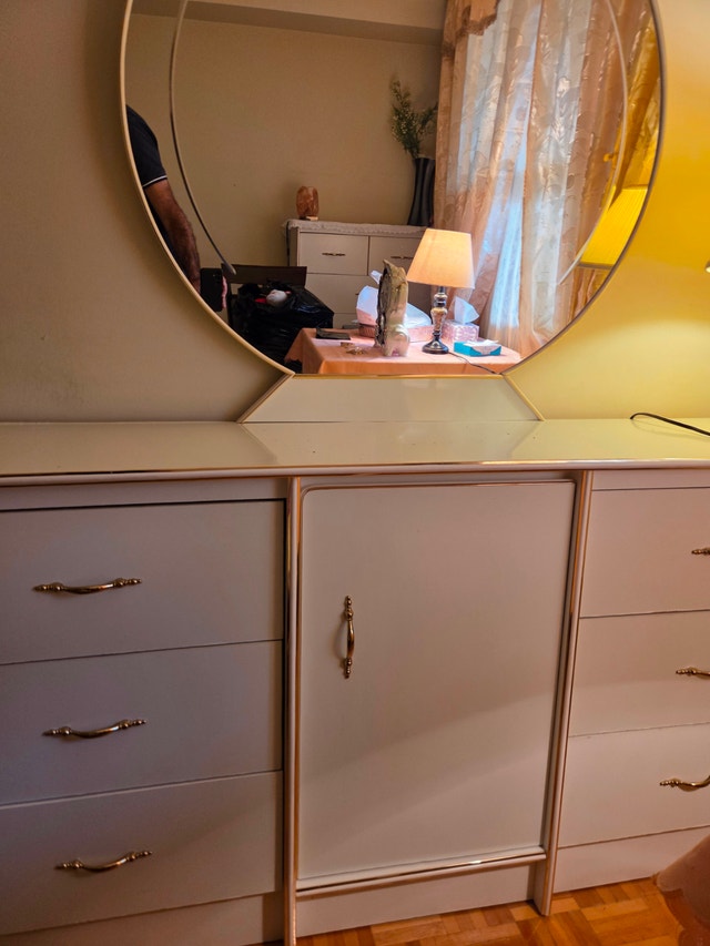 White w/Gold Accent Bedroom Set – Dresser, Chest & 2 Nightstands