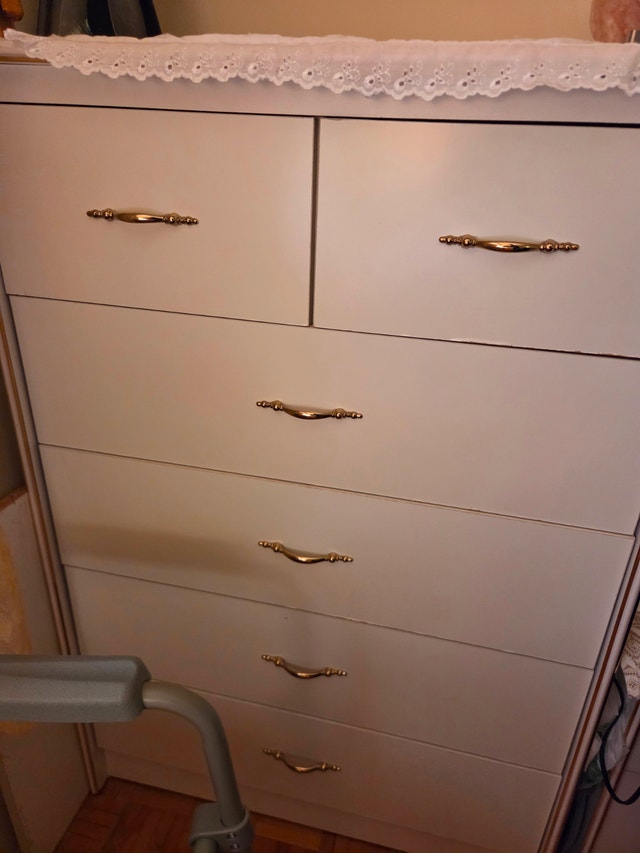 White w/Gold Accent Bedroom Set – Dresser, Chest & 2 Nightstands - photo 3
