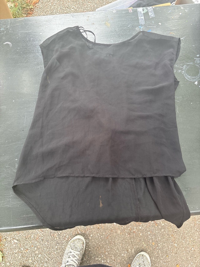 Two Assorted Women's Tops - photo 2