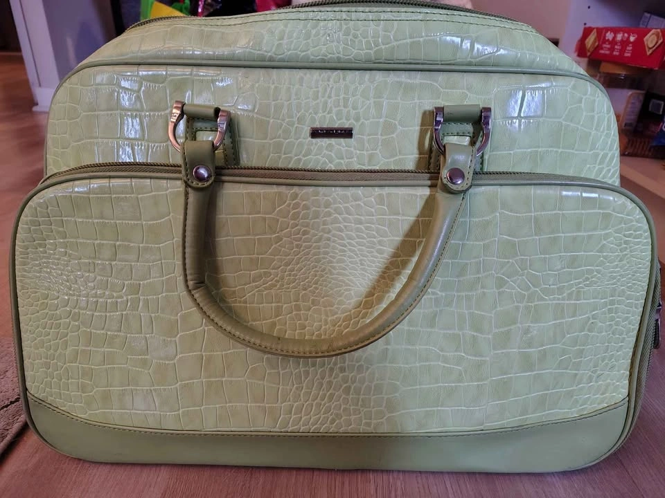 Ricardo Beverly Hills Lime Green Faux-Croc Laptop Bag - photo 2
