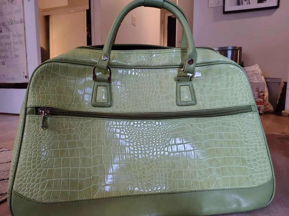 Ricardo Beverly Hills Lime Green Faux-Croc Laptop Bag - photo 3