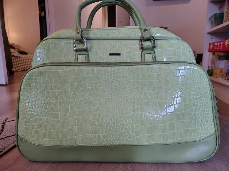 Ricardo Beverly Hills Lime Green Faux-Croc Laptop Bag - photo 4