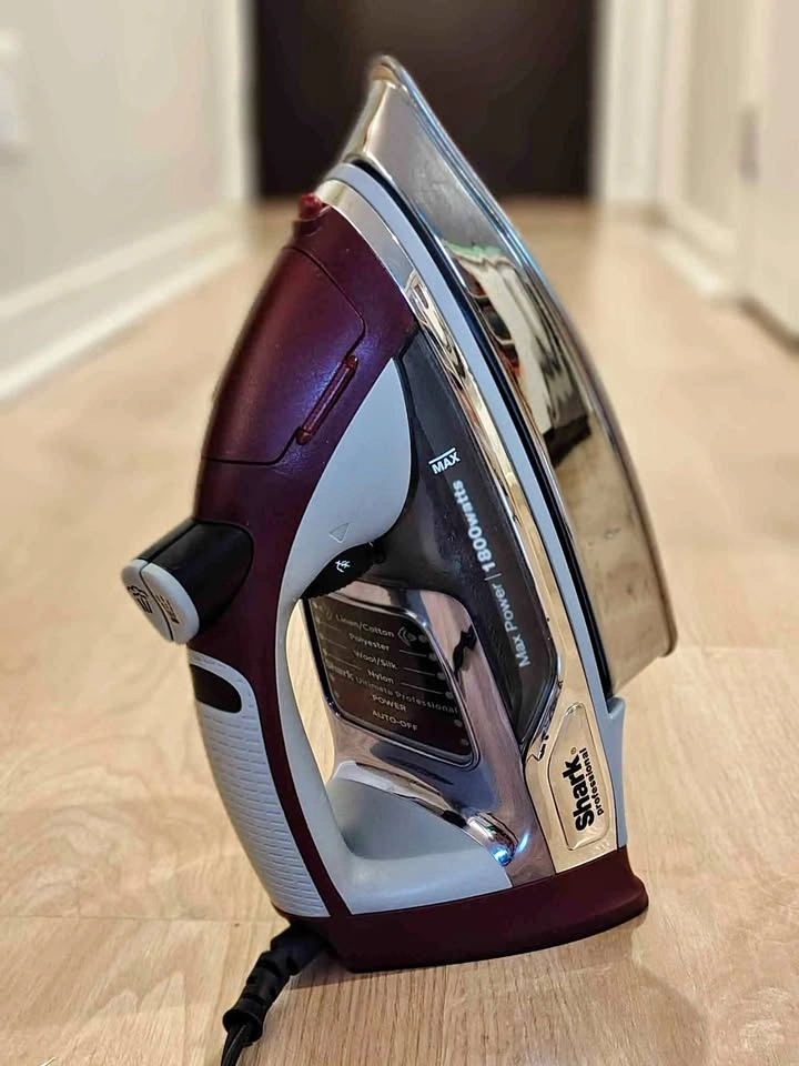 Shark Professional 1800W Steam Iron