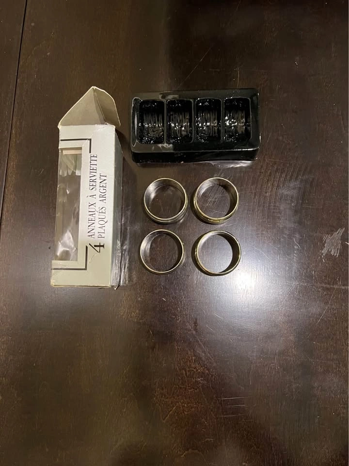 Set of 4 Silver Plated Round Napkin Rings In Original Box - photo 4