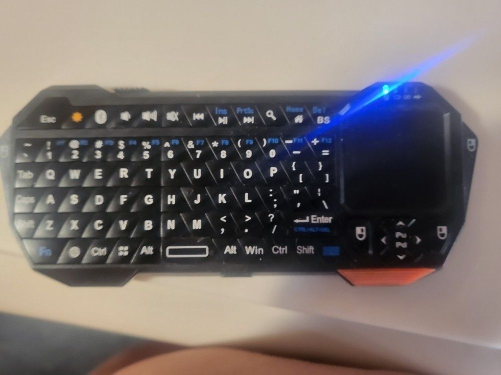 Mini Bluetooth Keyboard w/ built-in Touchpad (Black) - photo 4
